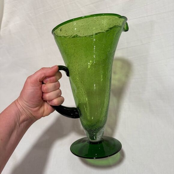 Elegant Carolinian Green Glass Pitcher - Picture 4 of 6